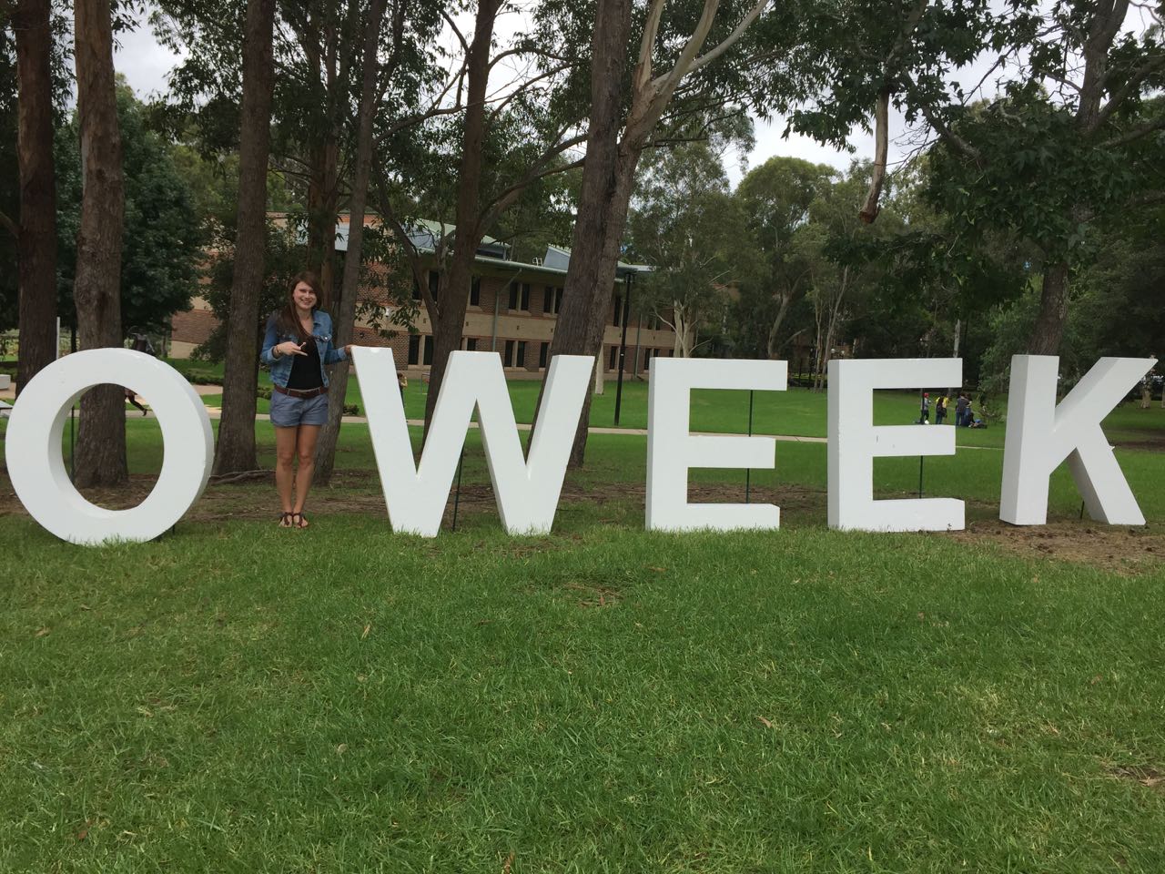 Weggeefbijbels, O-week en uni leven.